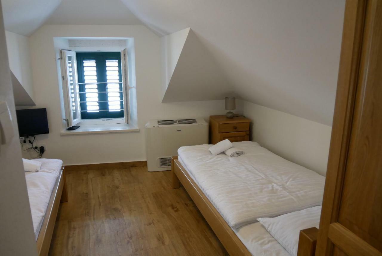Guest House Jere Old Town Рогозниця Екстер'єр фото